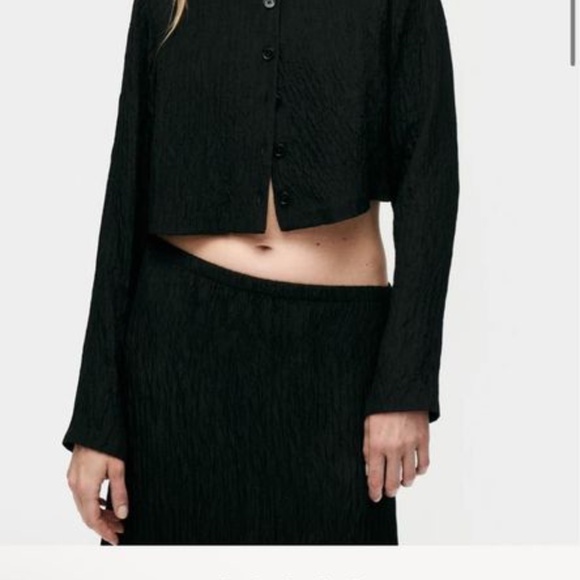 SILK LAUNDRY | Crinkle Collarless Shirt in Dark Earth - Picture 5 of 5